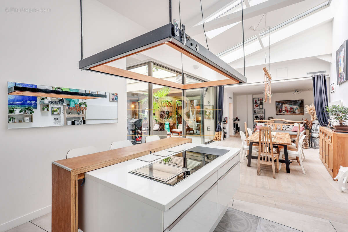 Commerce à PARIS-18E