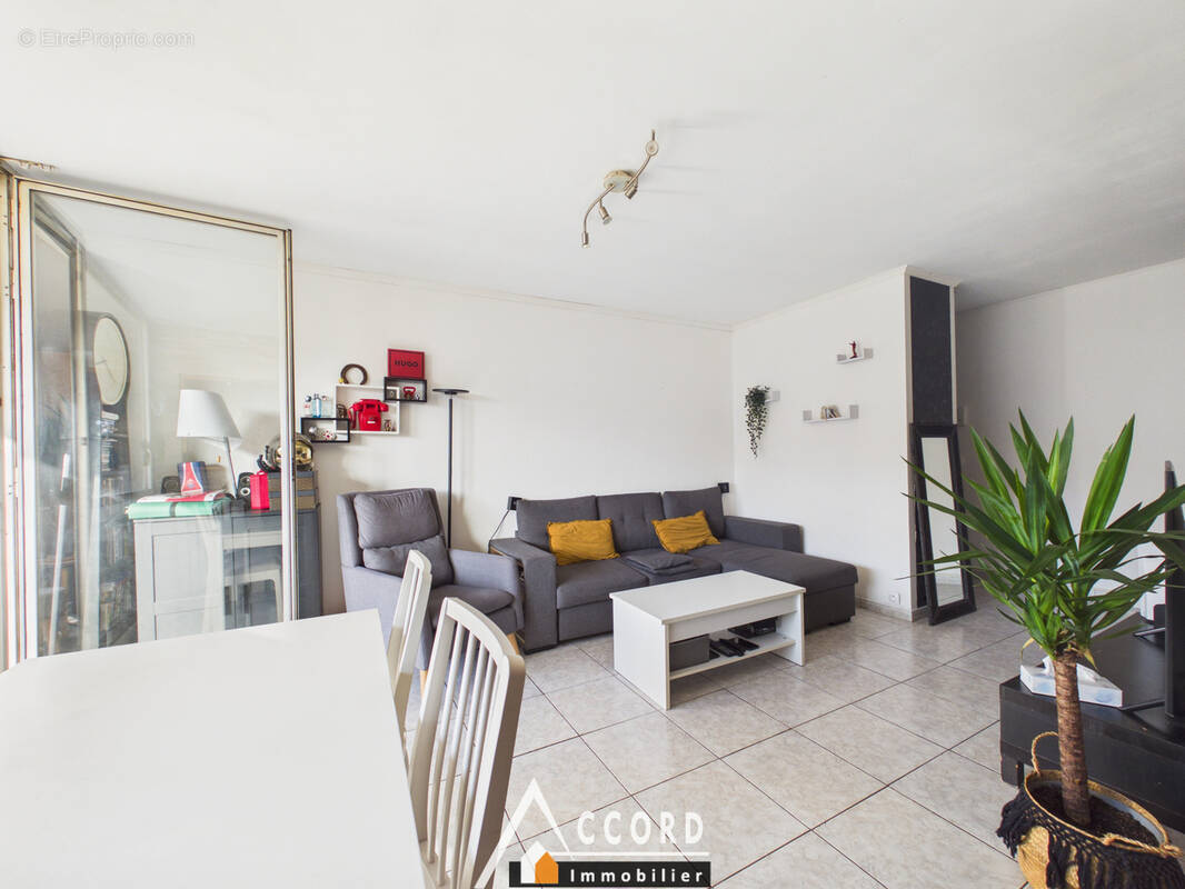 Appartement à SARTROUVILLE
