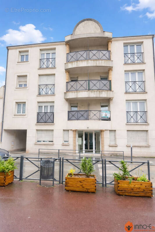 Appartement à VAUJOURS