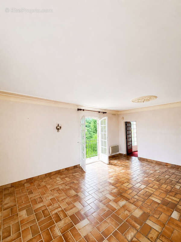 Maison traditionelle T4 sur sous-sol avec terrain de + 1500m2 - photo 7