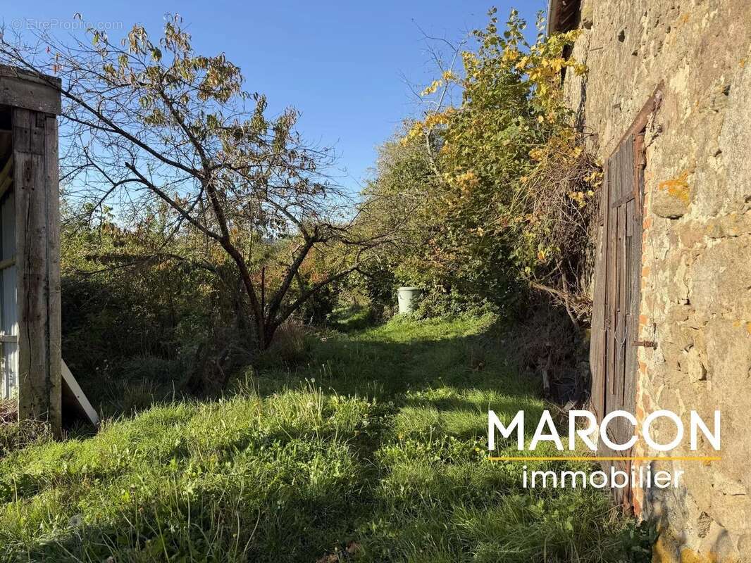 Maison à LA CHAPELLE-TAILLEFERT