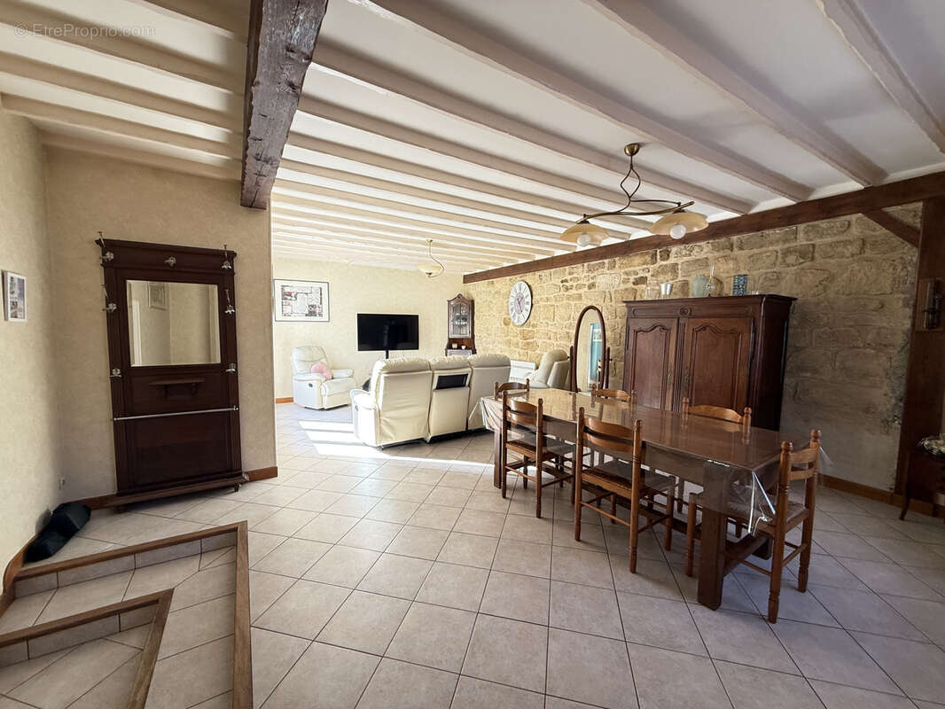 Maison à JOUY-LE-MOUTIER
