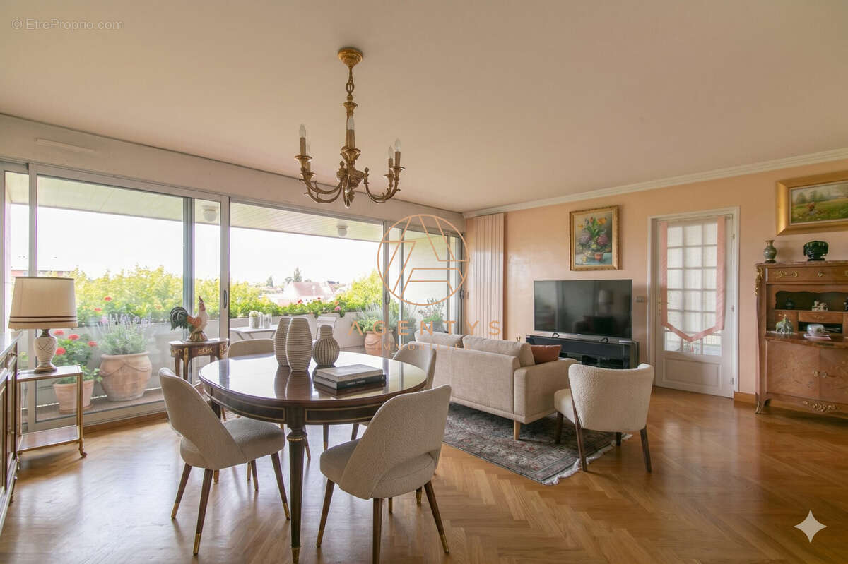 Appartement à SAINT-MAUR-DES-FOSSES