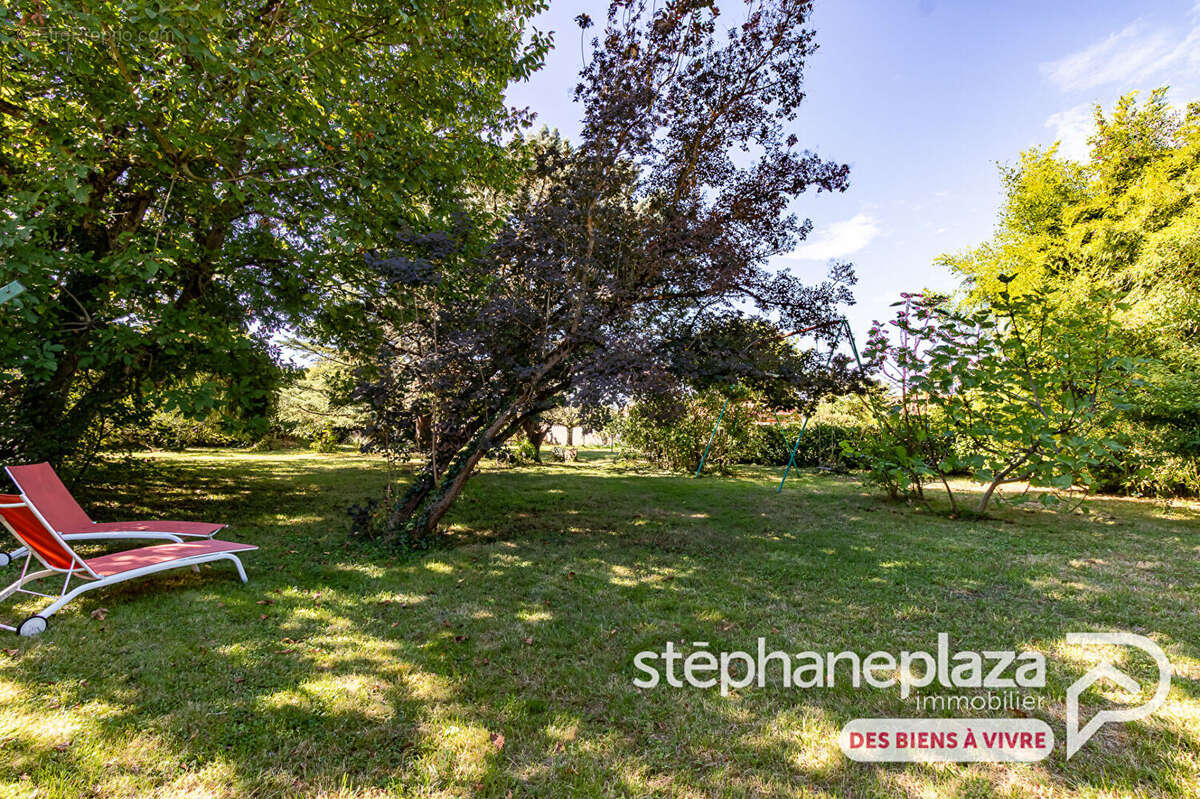 Terrain à SAINT-MAURICE-DE-GOURDANS