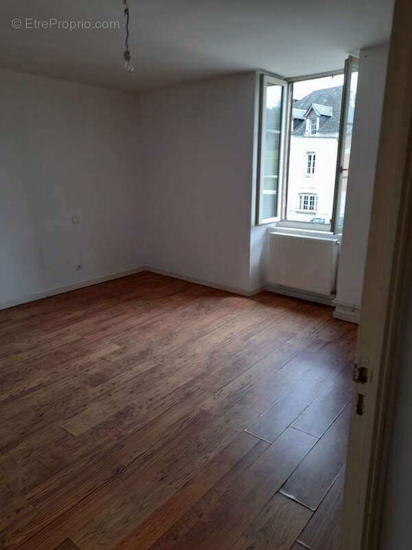 Appartement à CHALUS