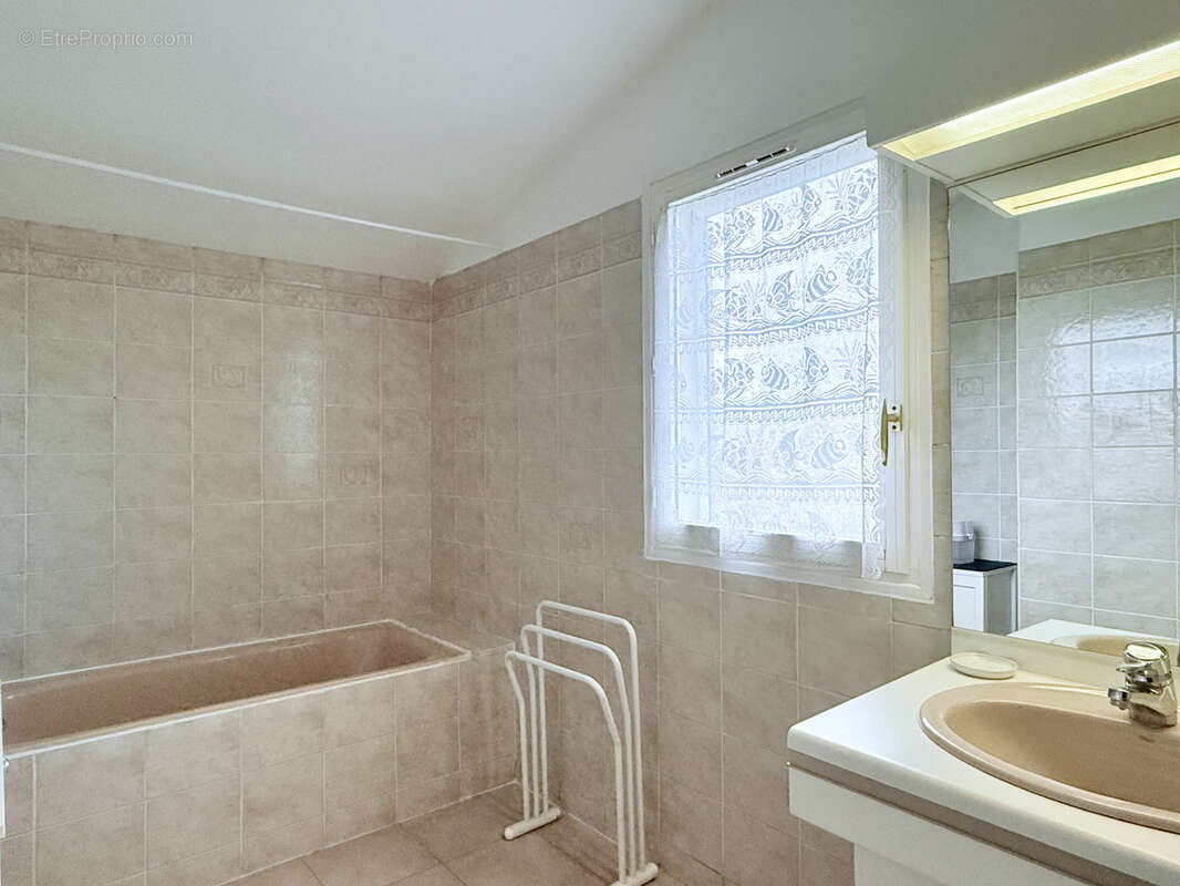 Maison à MONTAIGU-DE-QUERCY