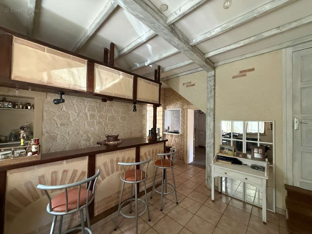Maison à PRESSIGNAC-VICQ