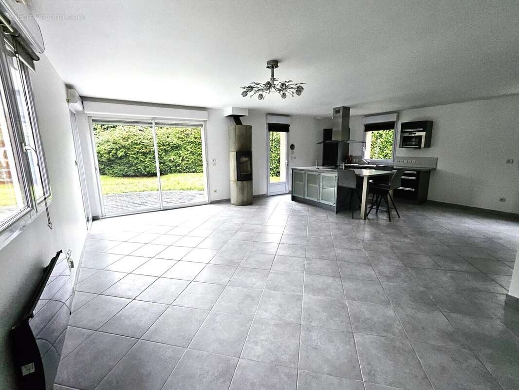 Maison à NEUVILLE-EN-FERRAIN