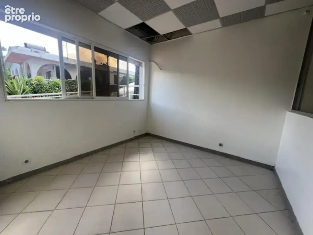 Vente : immeuble (384 m²) à jeanne d'arc au lamentin - photo 4