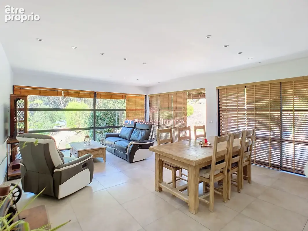 Maison 5 pièces 108 m² à vendre à Roquevaire (13360) - photo 2
