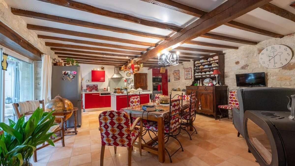 Secteur CARLUX, sur les hauteurs, Longère composée d'une maison, - photo 9