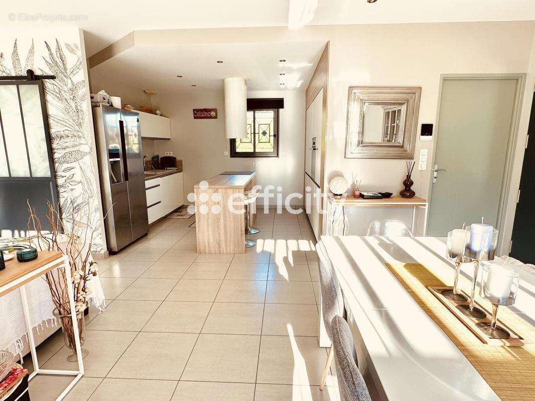 Maison à SAINT-MAXIMIN-LA-SAINTE-BAUME