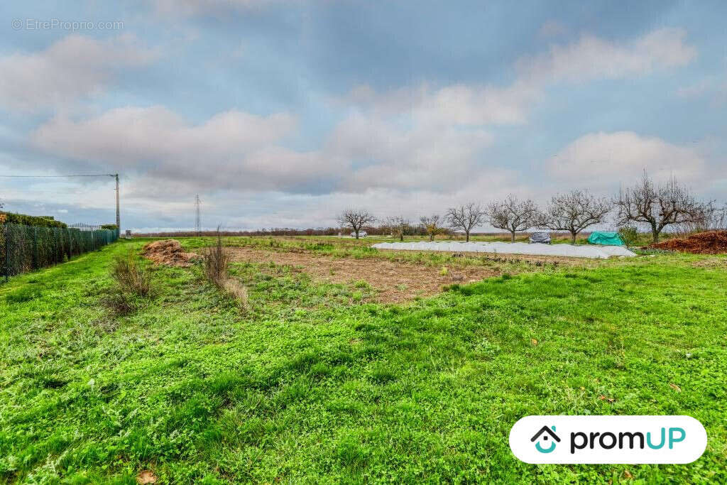 Terrain à MAGNY-SUR-TILLE