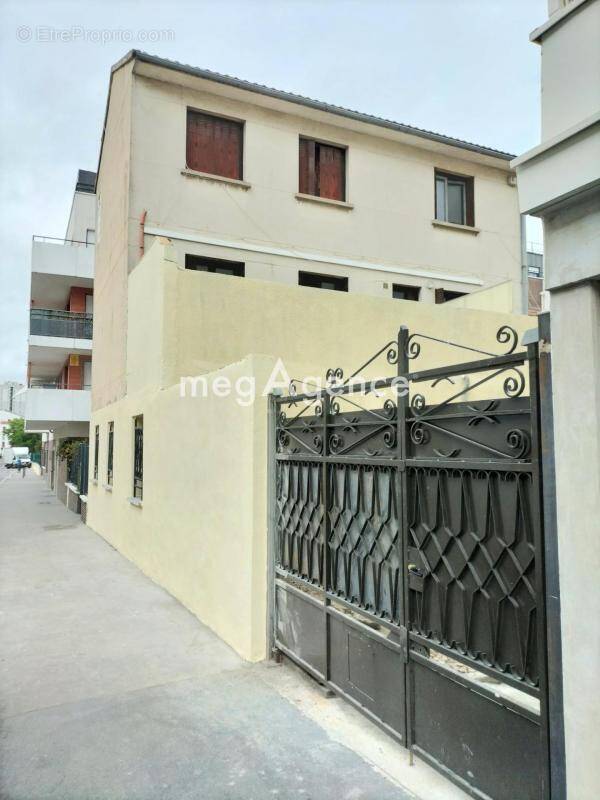 Appartement à AUBERVILLIERS