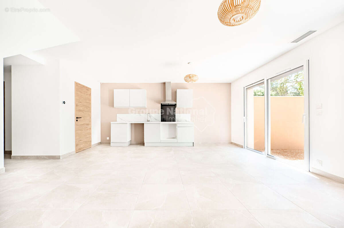 Maison à VINON-SUR-VERDON