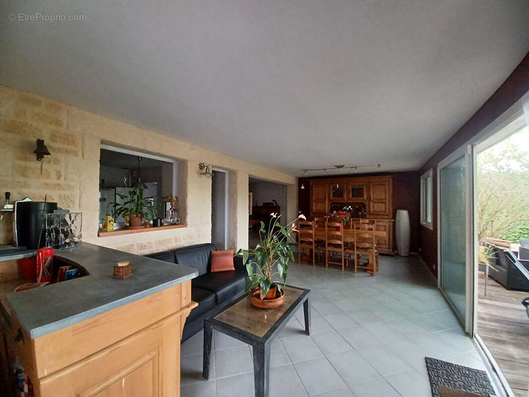 Maison à AMBARES-ET-LAGRAVE