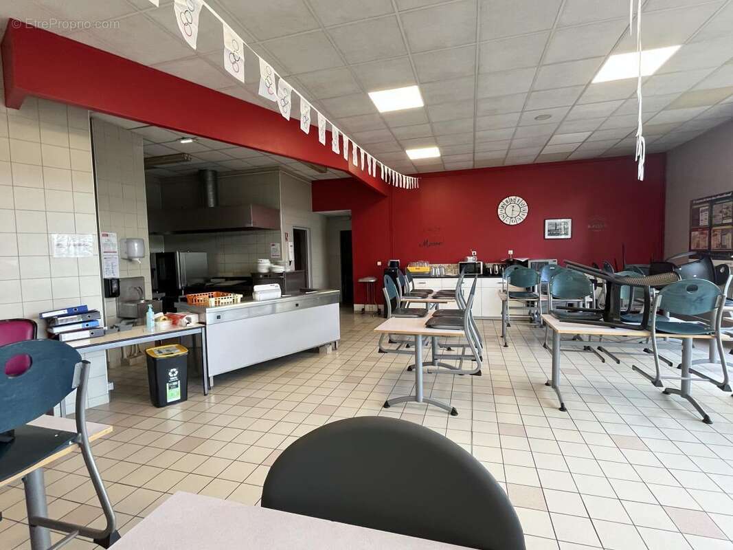 Commerce à COURRIERES