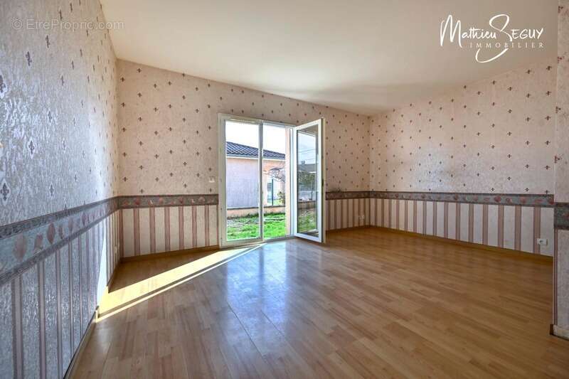 Maison à GREZIEU-LA-VARENNE