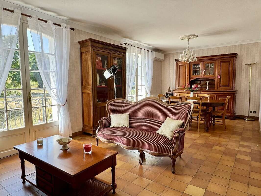 Maison à MAGNAC-SUR-TOUVRE