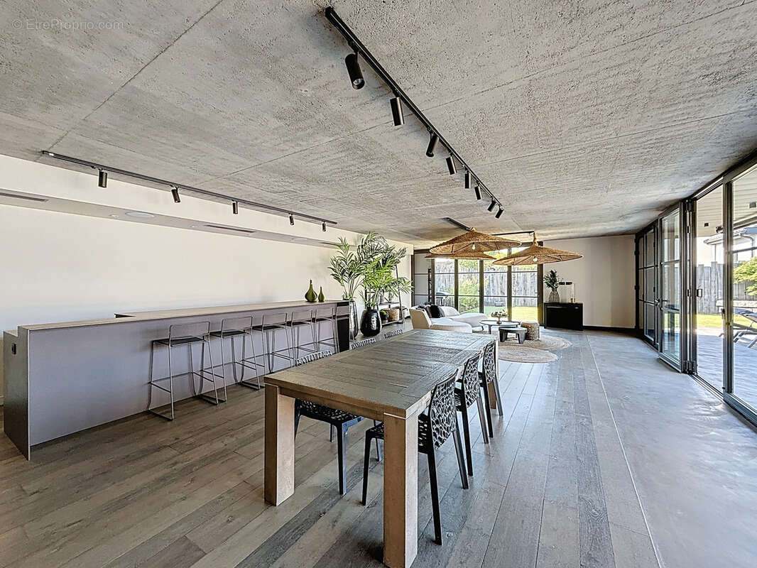 Maison à JASSANS-RIOTTIER