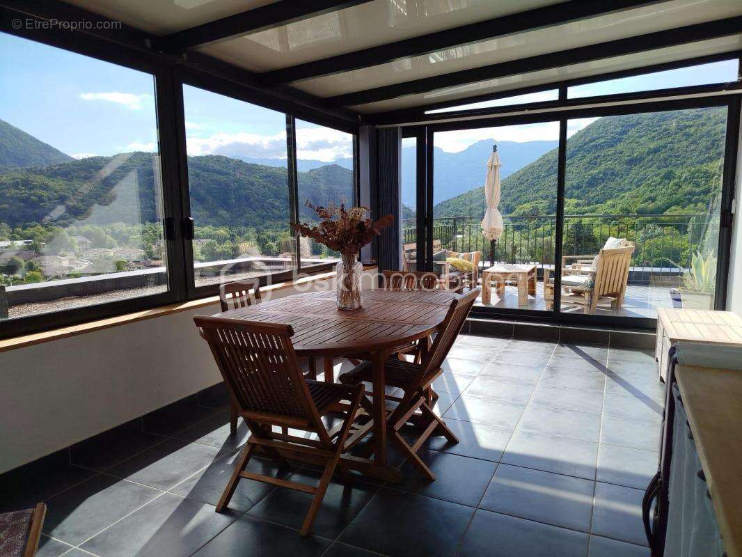 Appartement à VIZILLE