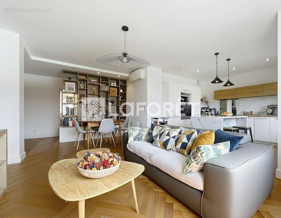 Appartement à PARIS-14E