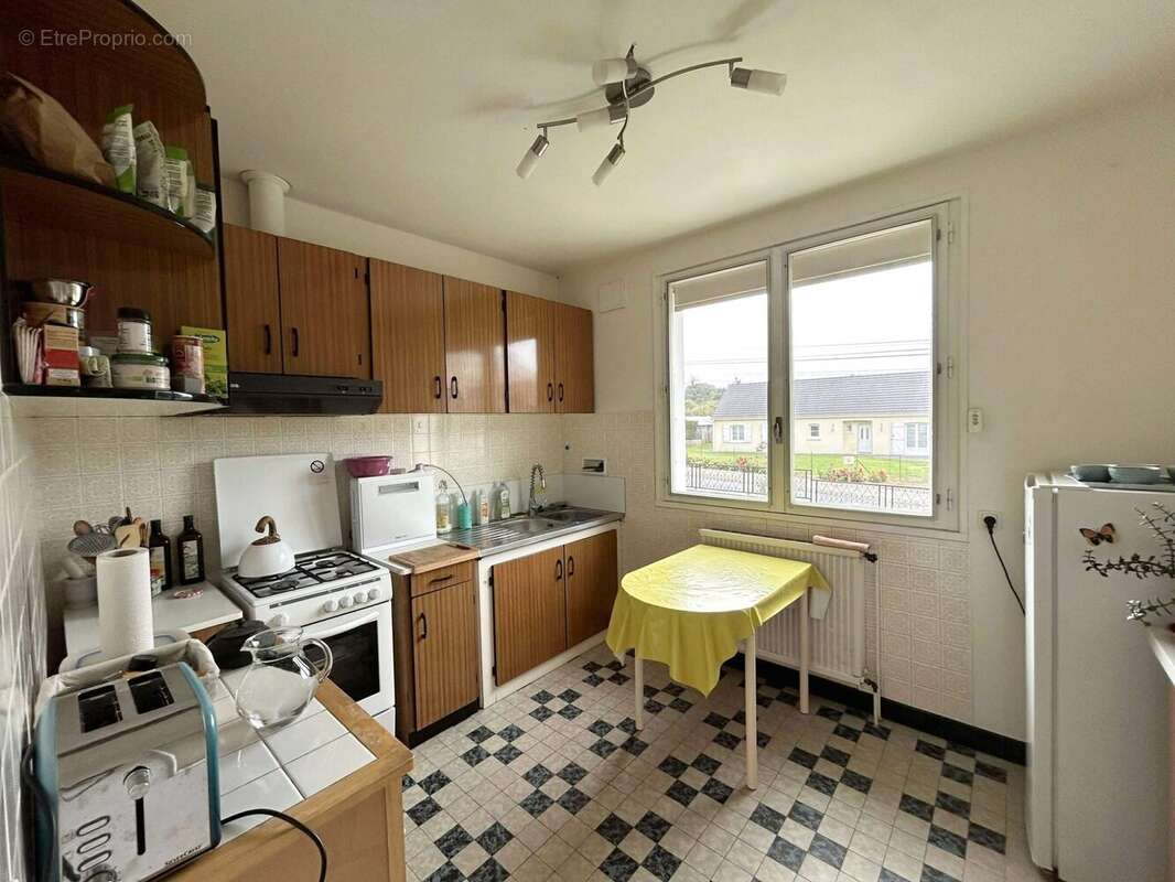 Maison à LUCAY-LE-MALE