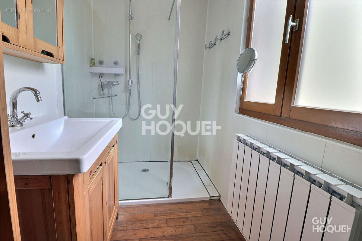 Maison à SAINTE-GENEVIEVE-DES-BOIS