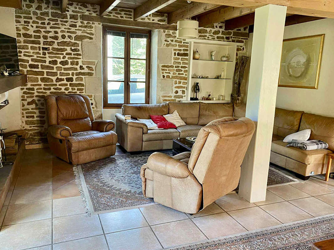 Maison à CHAMPAGNE-MOUTON