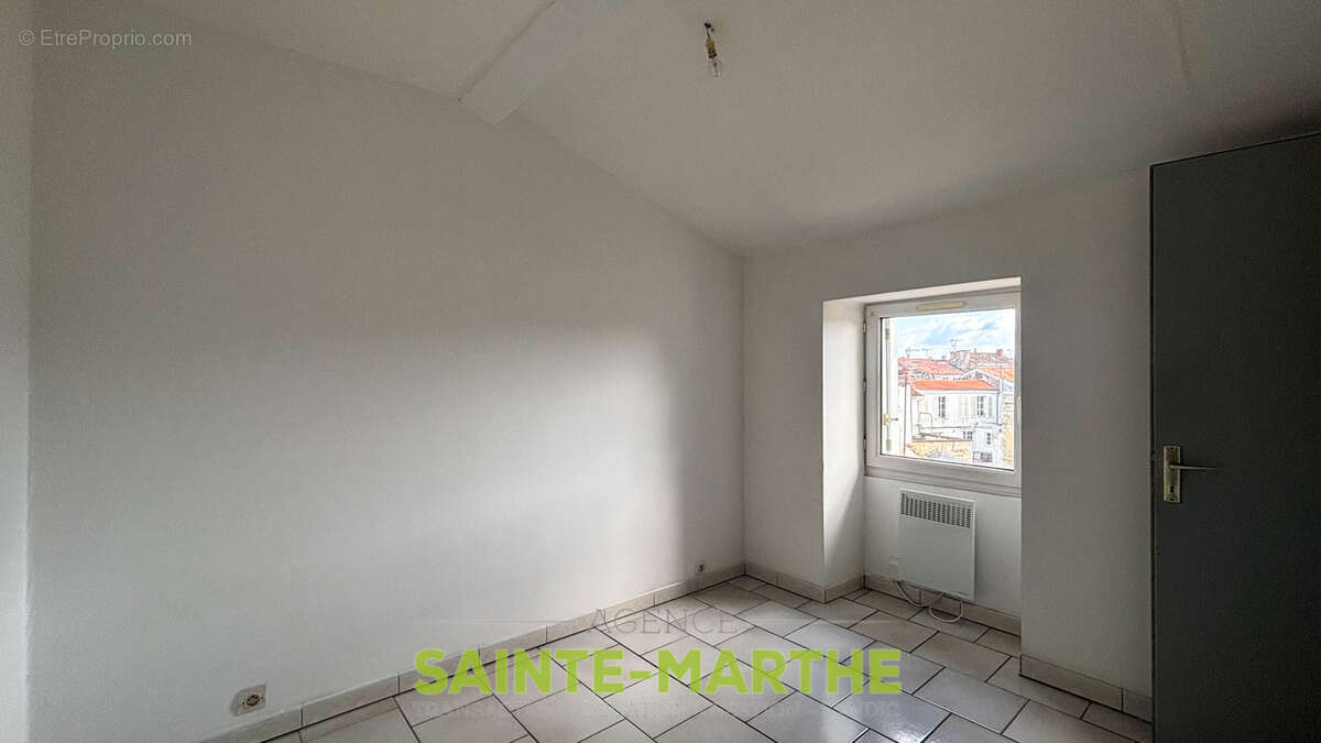 Niort centre, appartement type 2. - photo 3