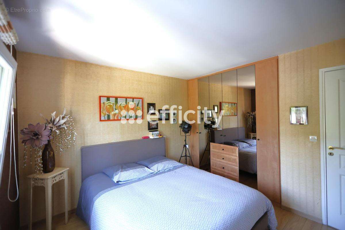 Maison à PARAY-VIEILLE-POSTE