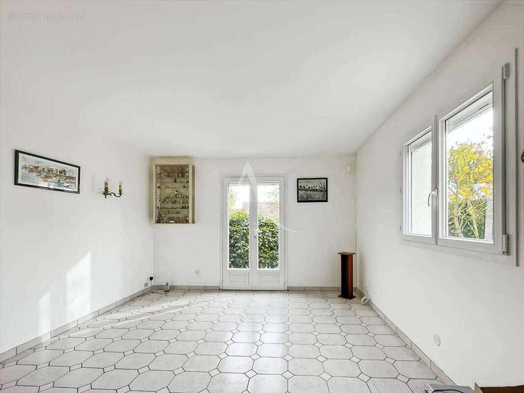 Maison à LE MESNIL-ESNARD