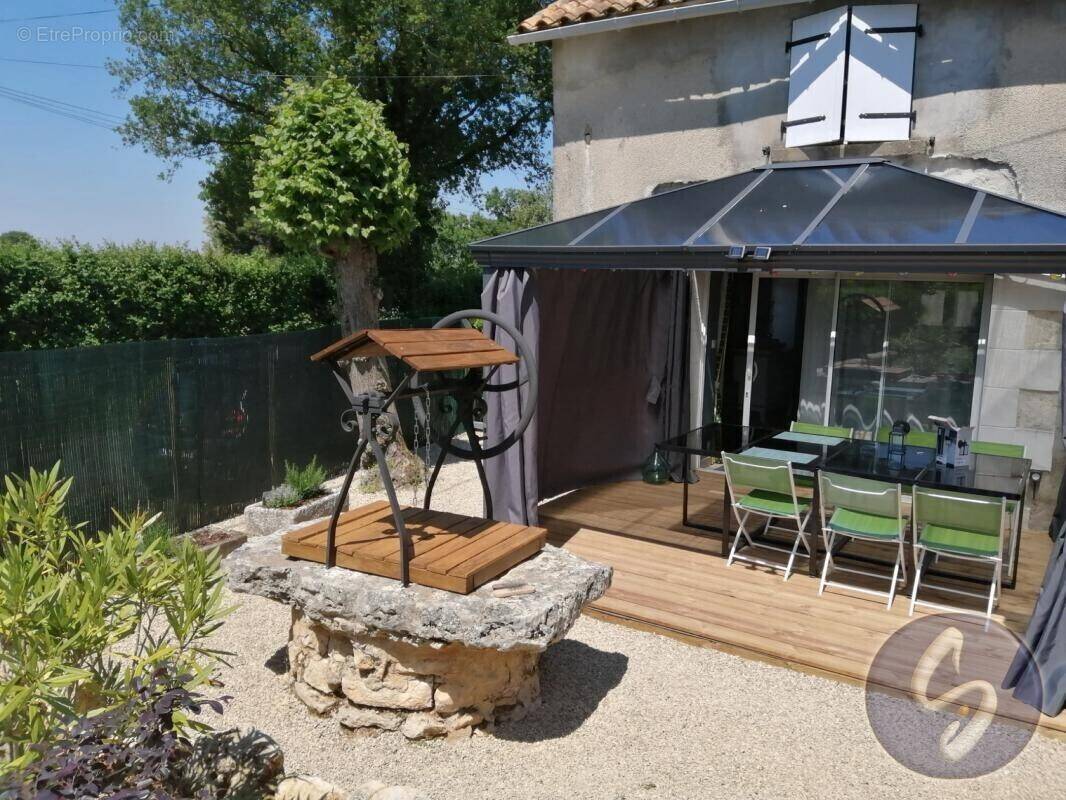 Maison à PAMPROUX