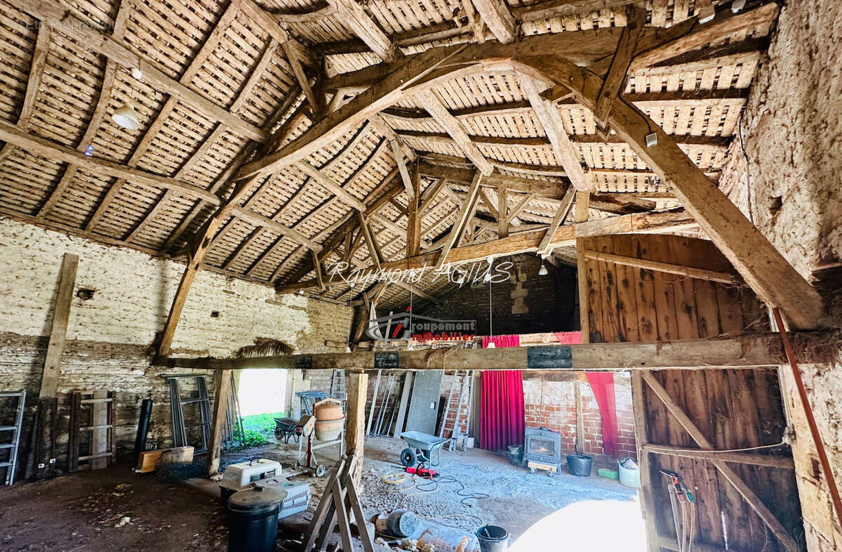 Charmant maison traditionnel en pierre de plain pied avec 2 chambres, 3 grandes granges et 1,7 ha de terrain e - photo 27