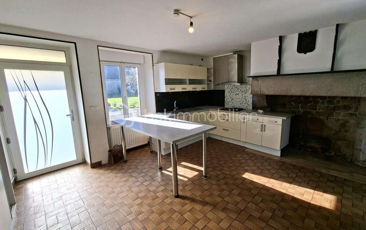 Maison à MESNIL-CLINCHAMPS