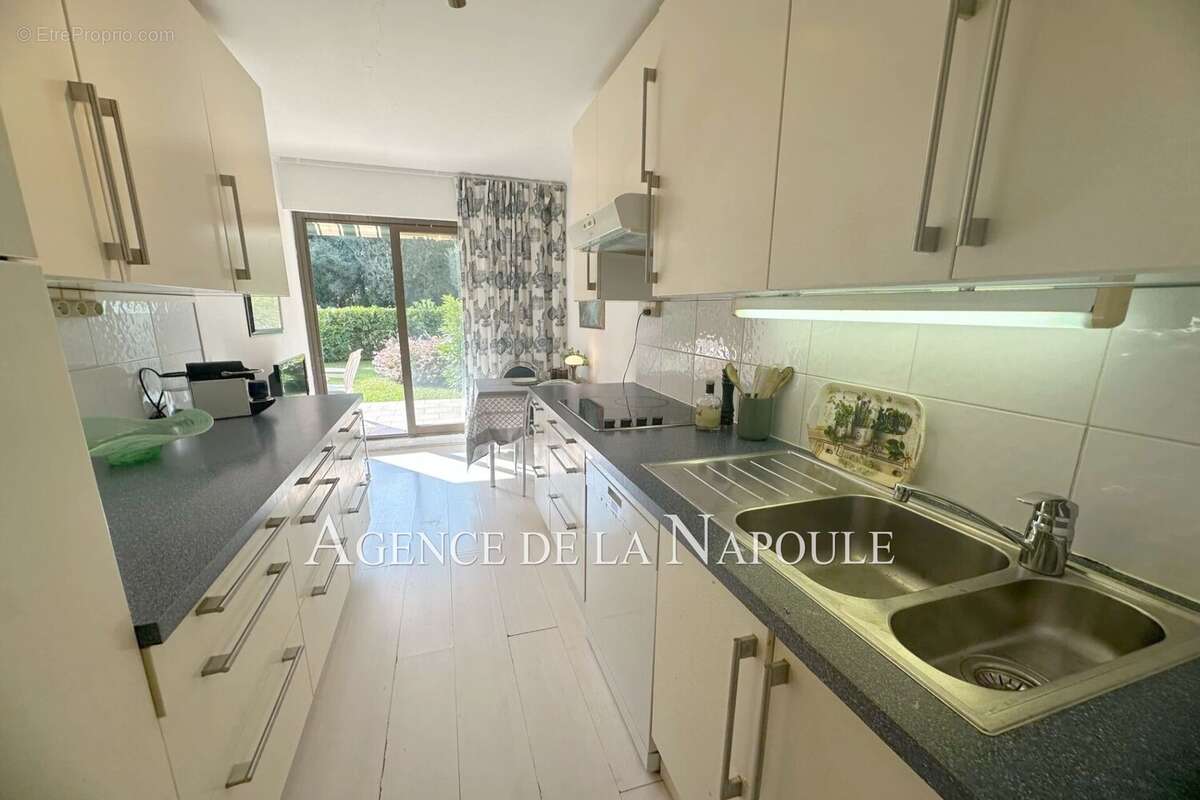 Appartement à MANDELIEU-LA-NAPOULE