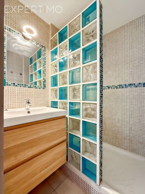 Petite vue mer  /  t2 ( chambre en mezzanine ) - photo 7