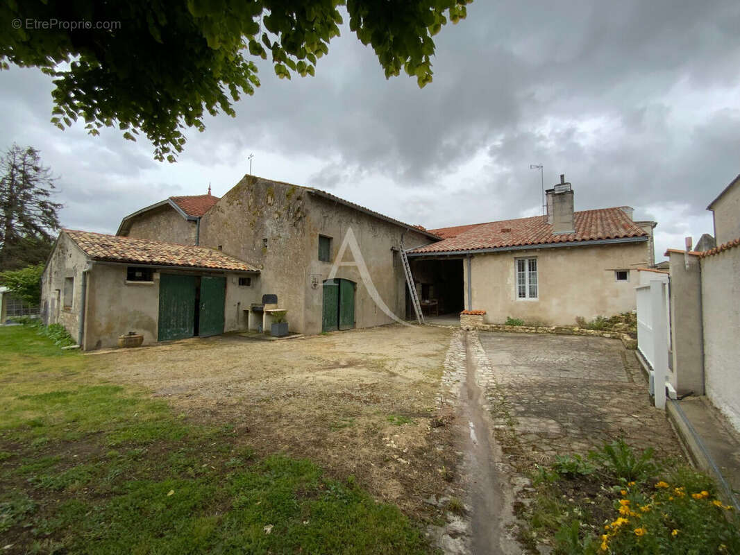 Maison à JONZAC