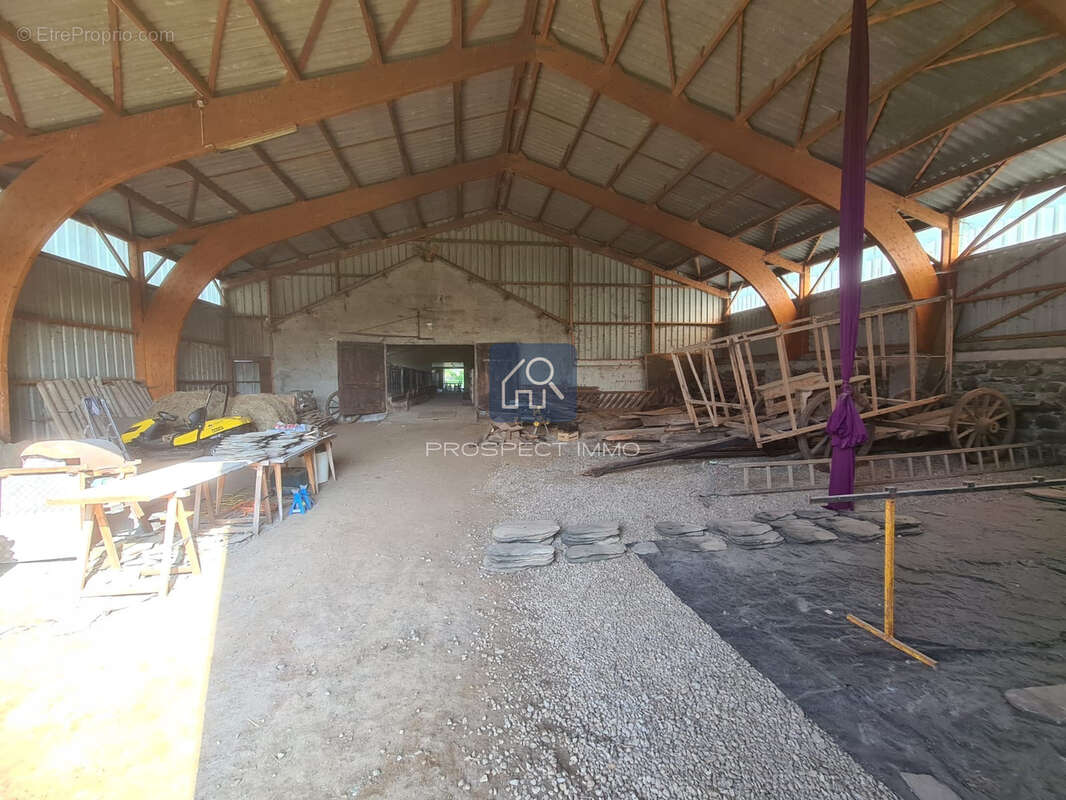 Bâtiment agricole 620 m2 avec terrain et source - photo 3