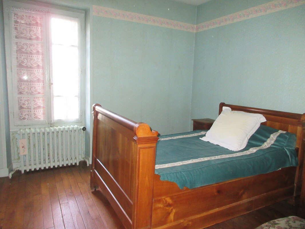 Grande maison sur Prissac avec 3 garages ! - photo 7