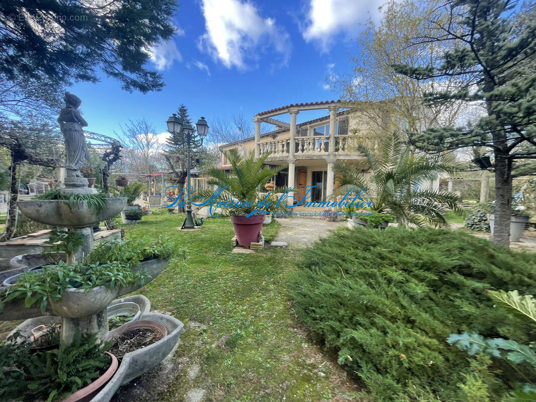 Proche St Ambroix, maison idéal accueil de type F9 sur 1300 m2 de terrain avec piscine - photo 2