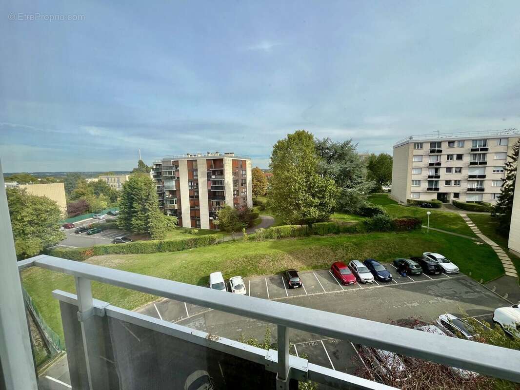 Appartement à FONTENAY-LE-FLEURY