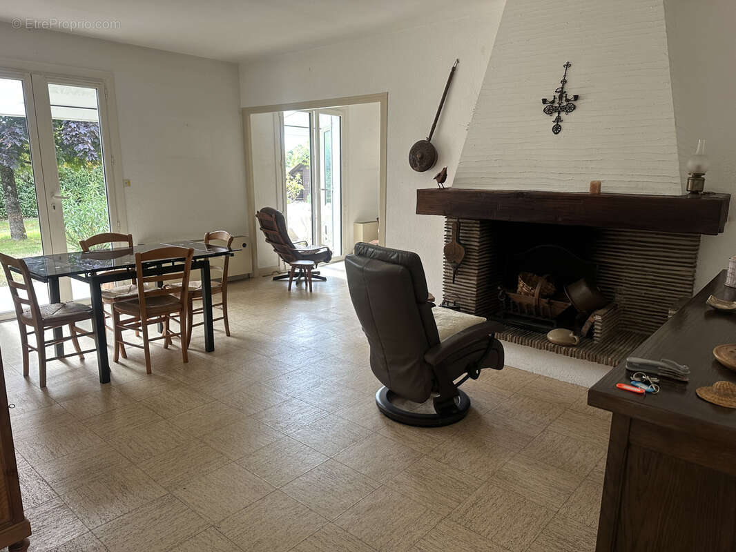 Maison à GENSAC-LA-PALLUE