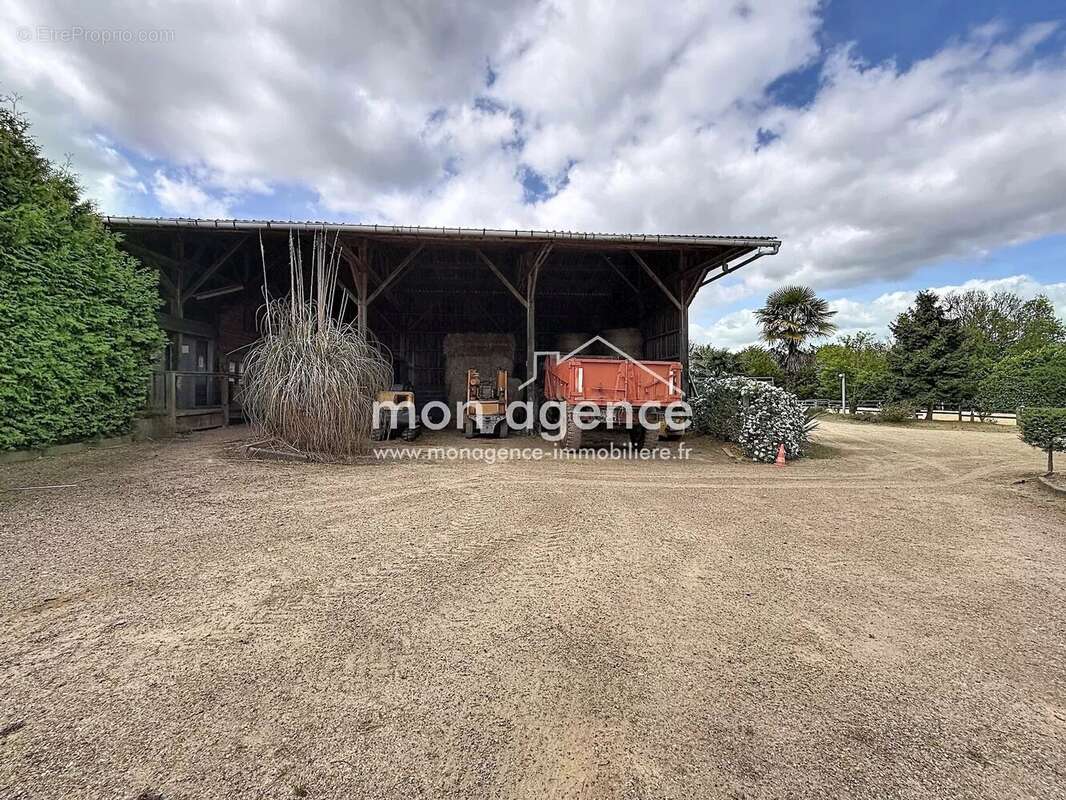 Prox. Franqueville-Saint-Pierre 76520, ensemble de bâtiments agricoles - photo 3