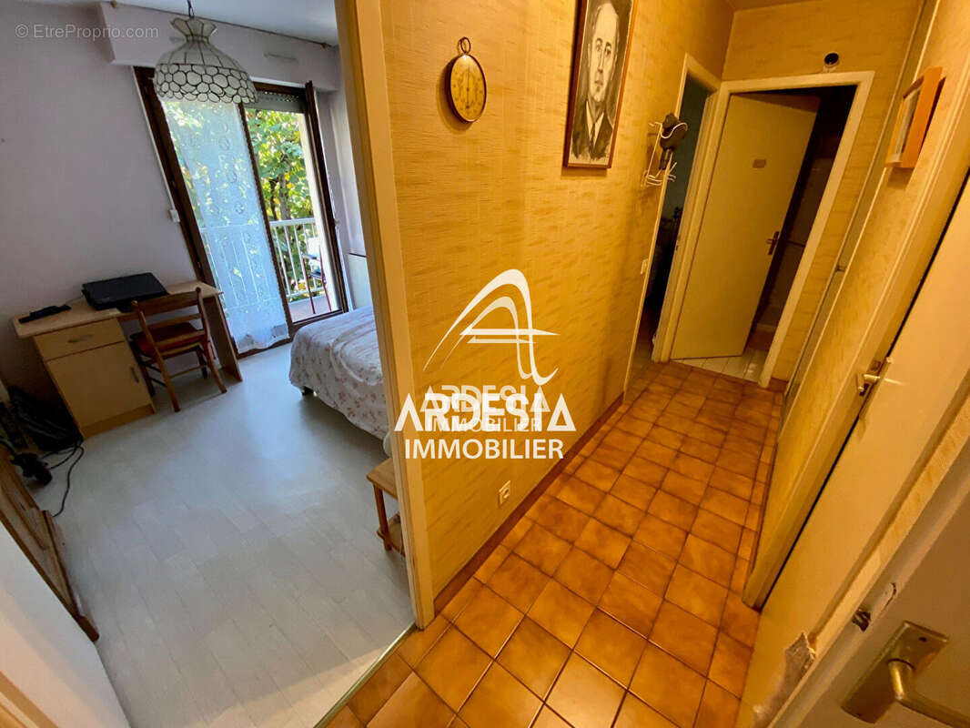 À vendre à Saint-Jean-de-Maurienne   Appartement lumineux avec balcon et garage - photo 9