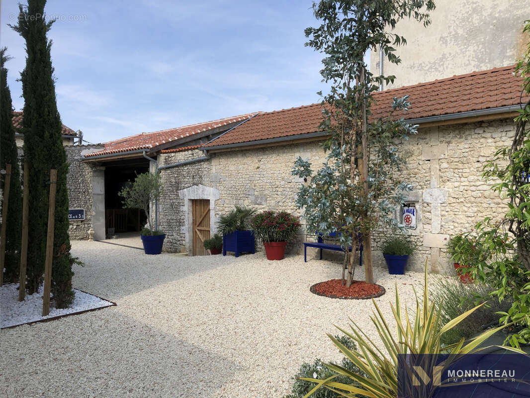 Maison à BARBEZIEUX-SAINT-HILAIRE