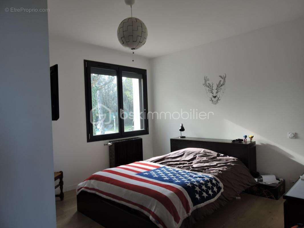 Maison à SAINT-HILAIRE-DE-BRETHMAS