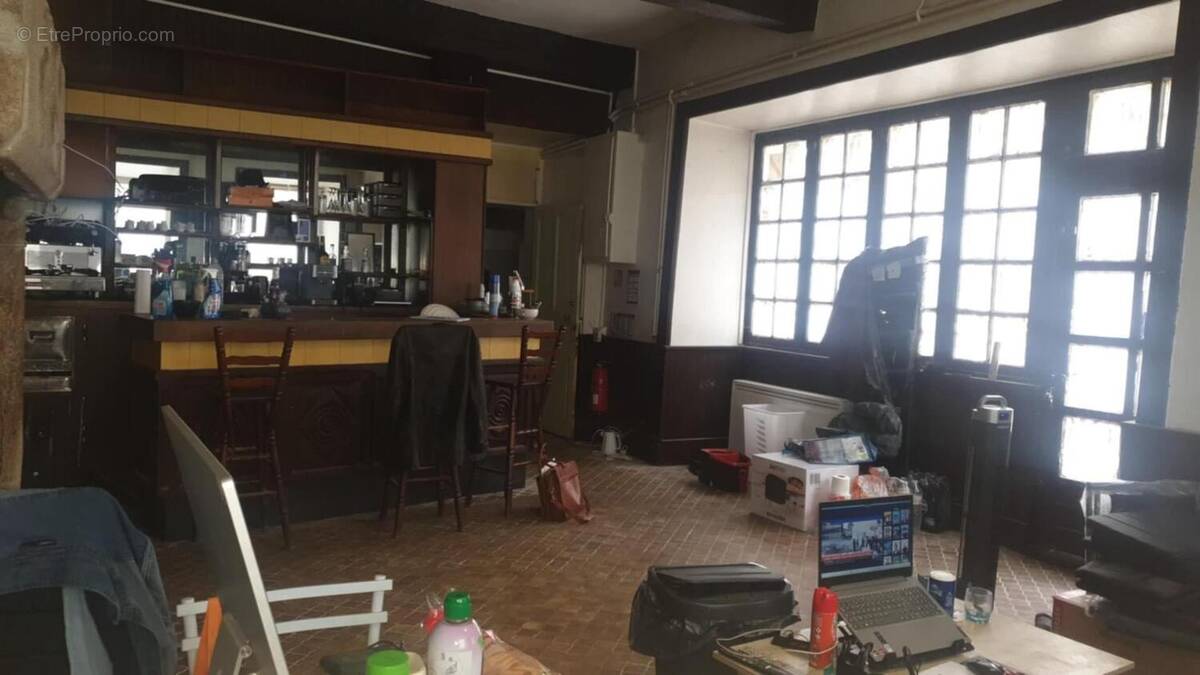 Commerce à MAGNAC-BOURG