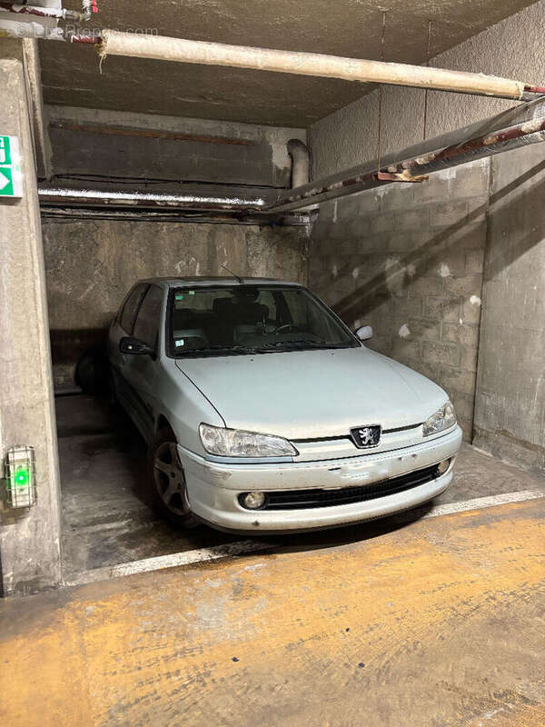 Parking à PARIS-10E