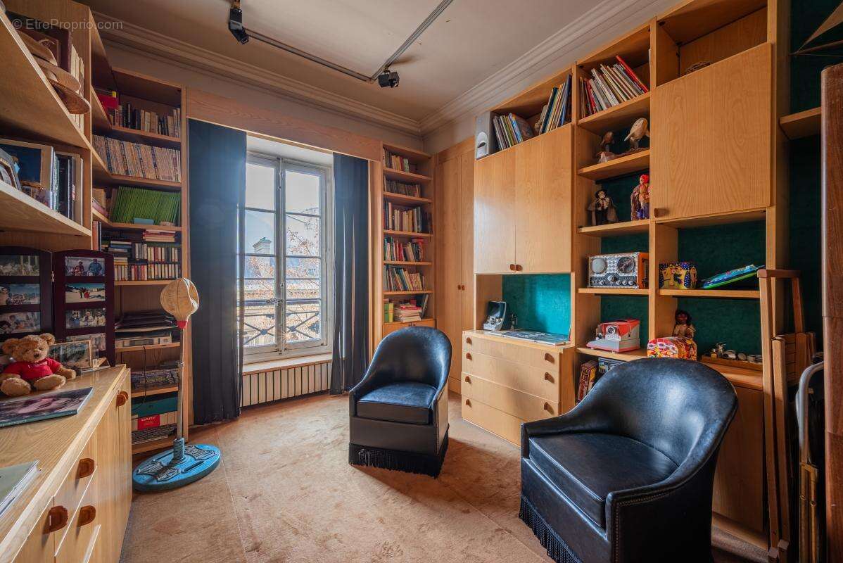 Appartement à PARIS-8E